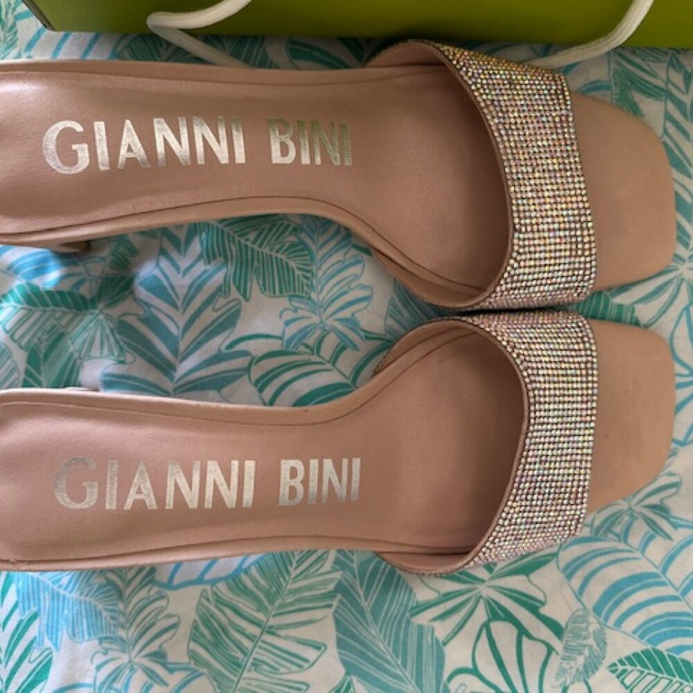 gianna bini size 8.5 slip ons